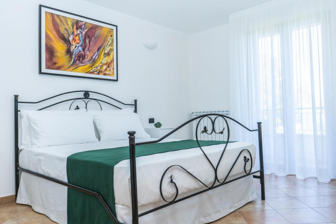 Bed and Breakfast Relais Ruggiero Ле-Кастелла Экстерьер фото
