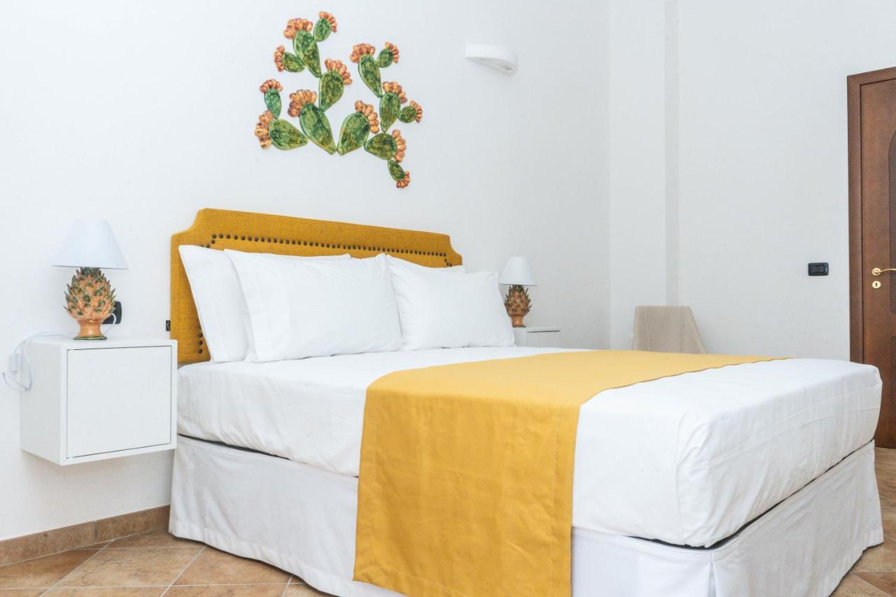 Bed and Breakfast Relais Ruggiero Ле-Кастелла Экстерьер фото