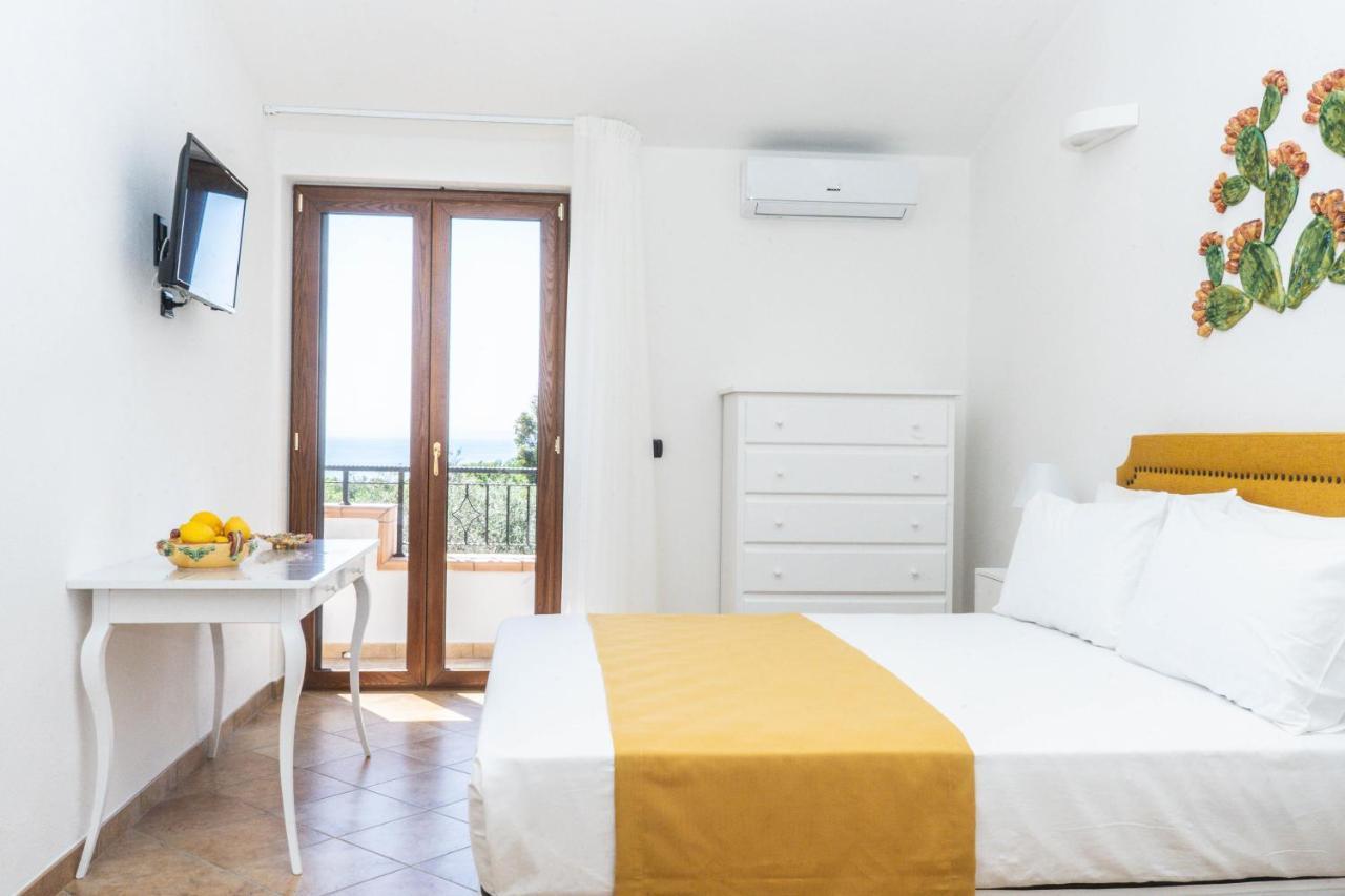 Bed and Breakfast Relais Ruggiero Ле-Кастелла Экстерьер фото