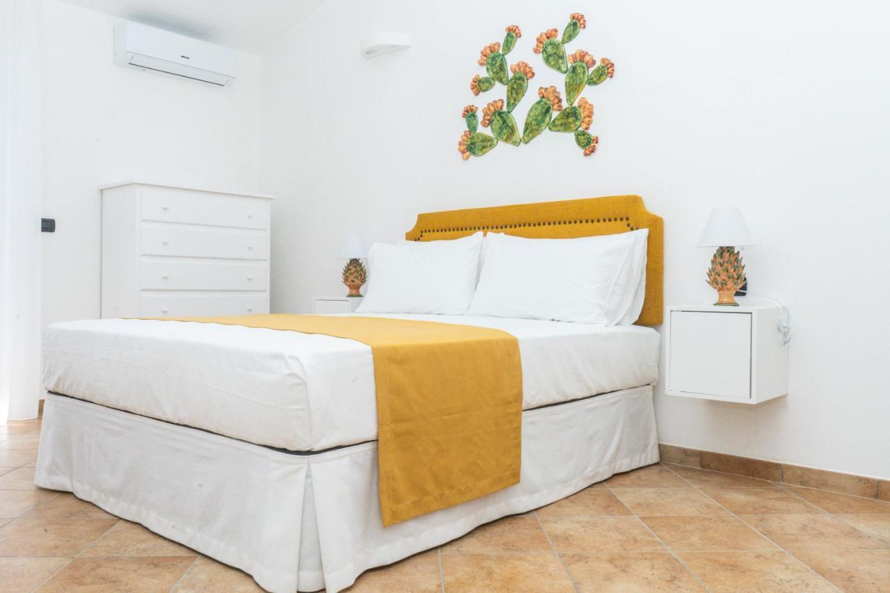 Bed and Breakfast Relais Ruggiero Ле-Кастелла Экстерьер фото
