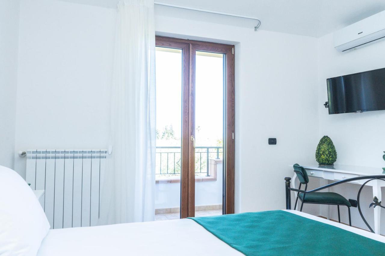 Bed and Breakfast Relais Ruggiero Ле-Кастелла Экстерьер фото